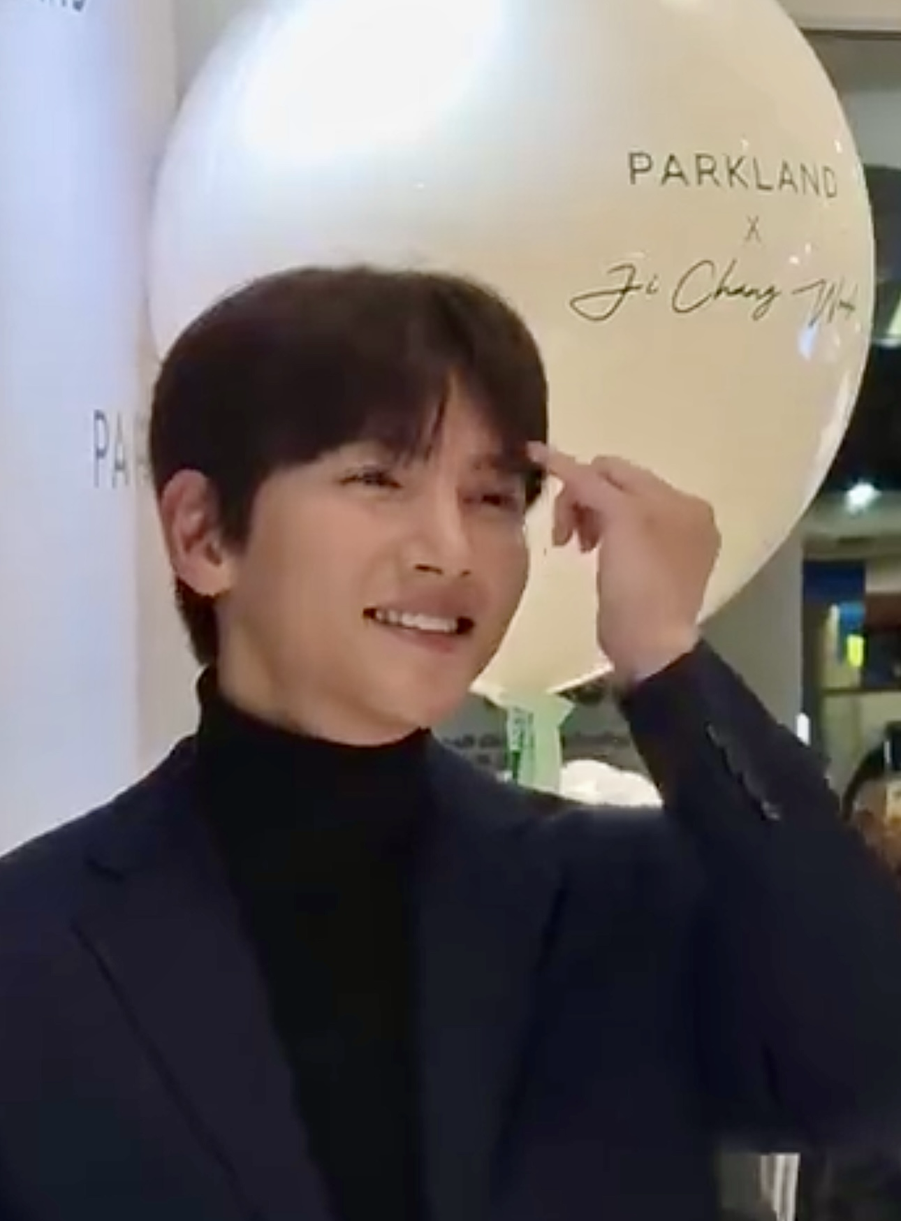 Behind-the-scenes cut of Ji Changwook