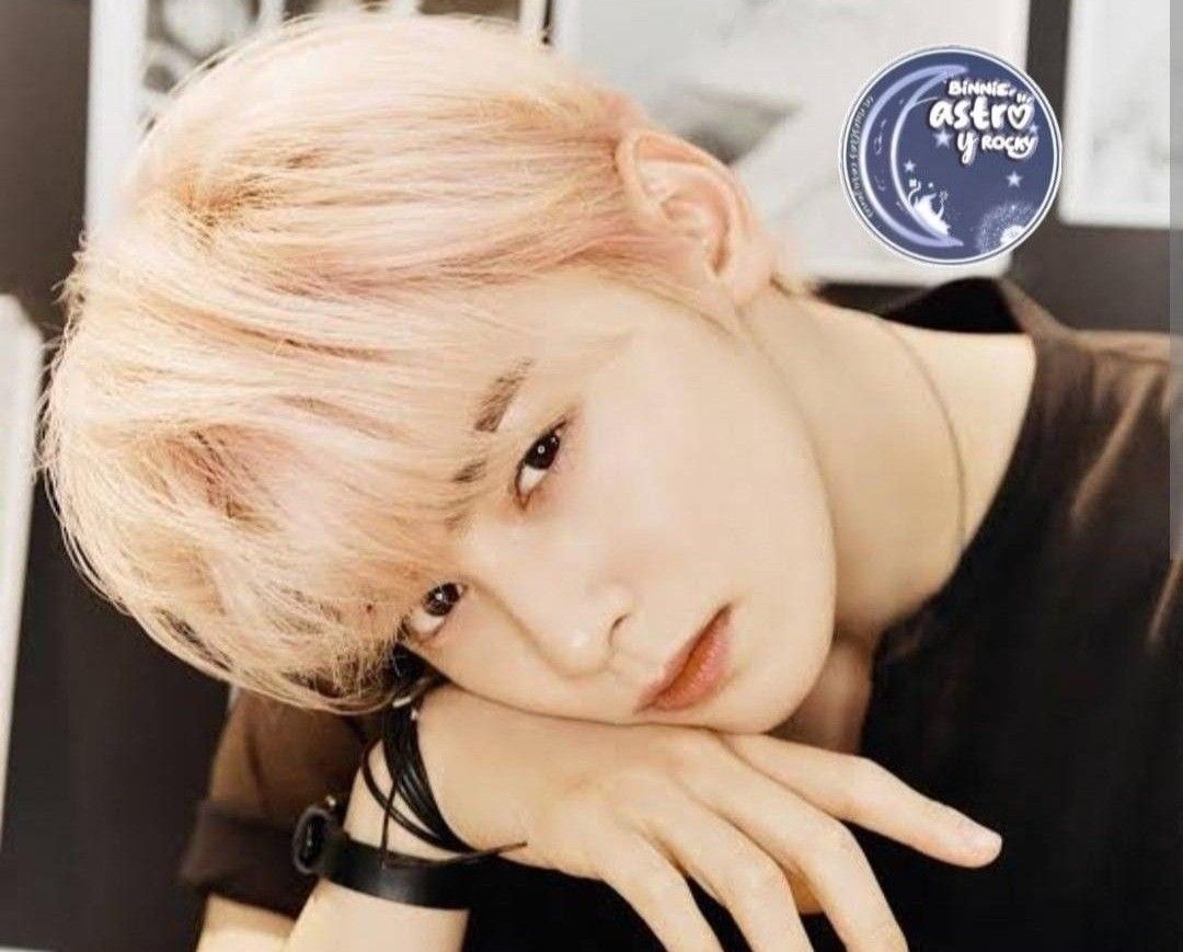 Behind-the-scenes cut of Cha Eunwoo