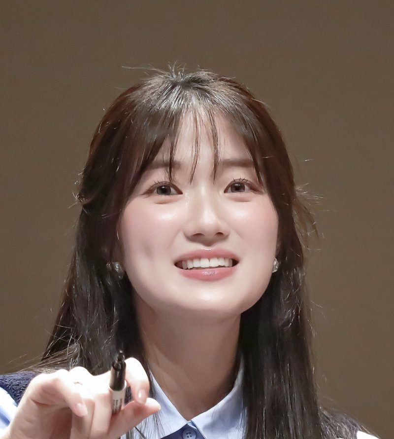 A moment captured by a fan of Kim Hyeyoon