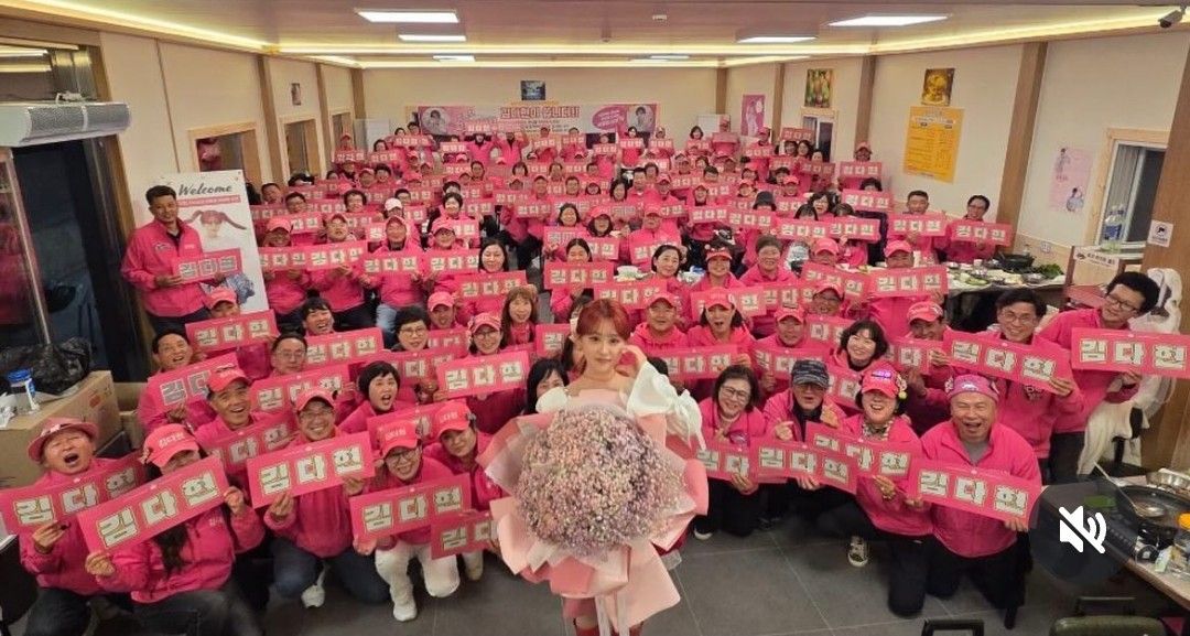 Momen yang diabadikan oleh penggemar Kim Dahyun