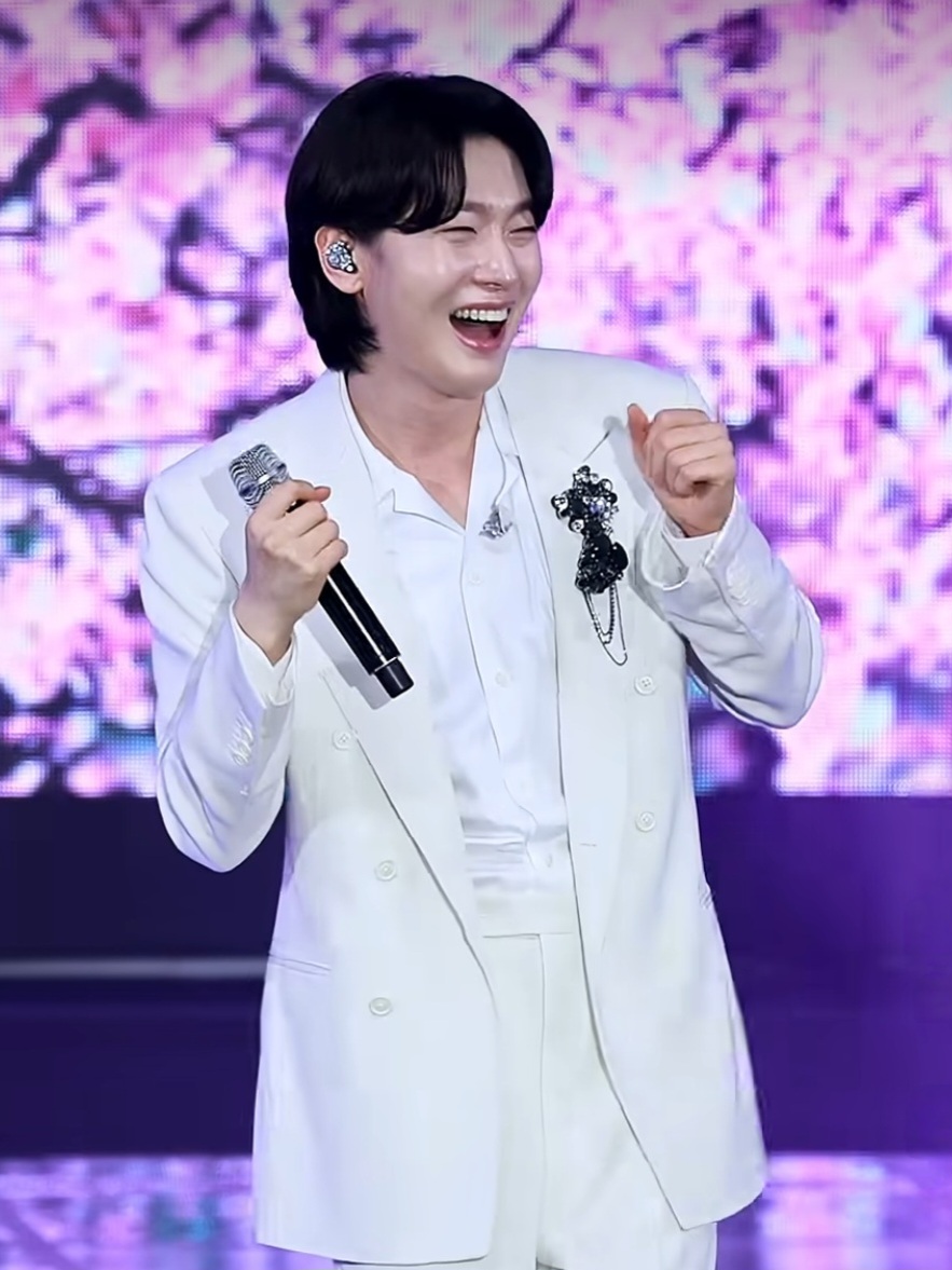 Latest photo of Kim Yongbin