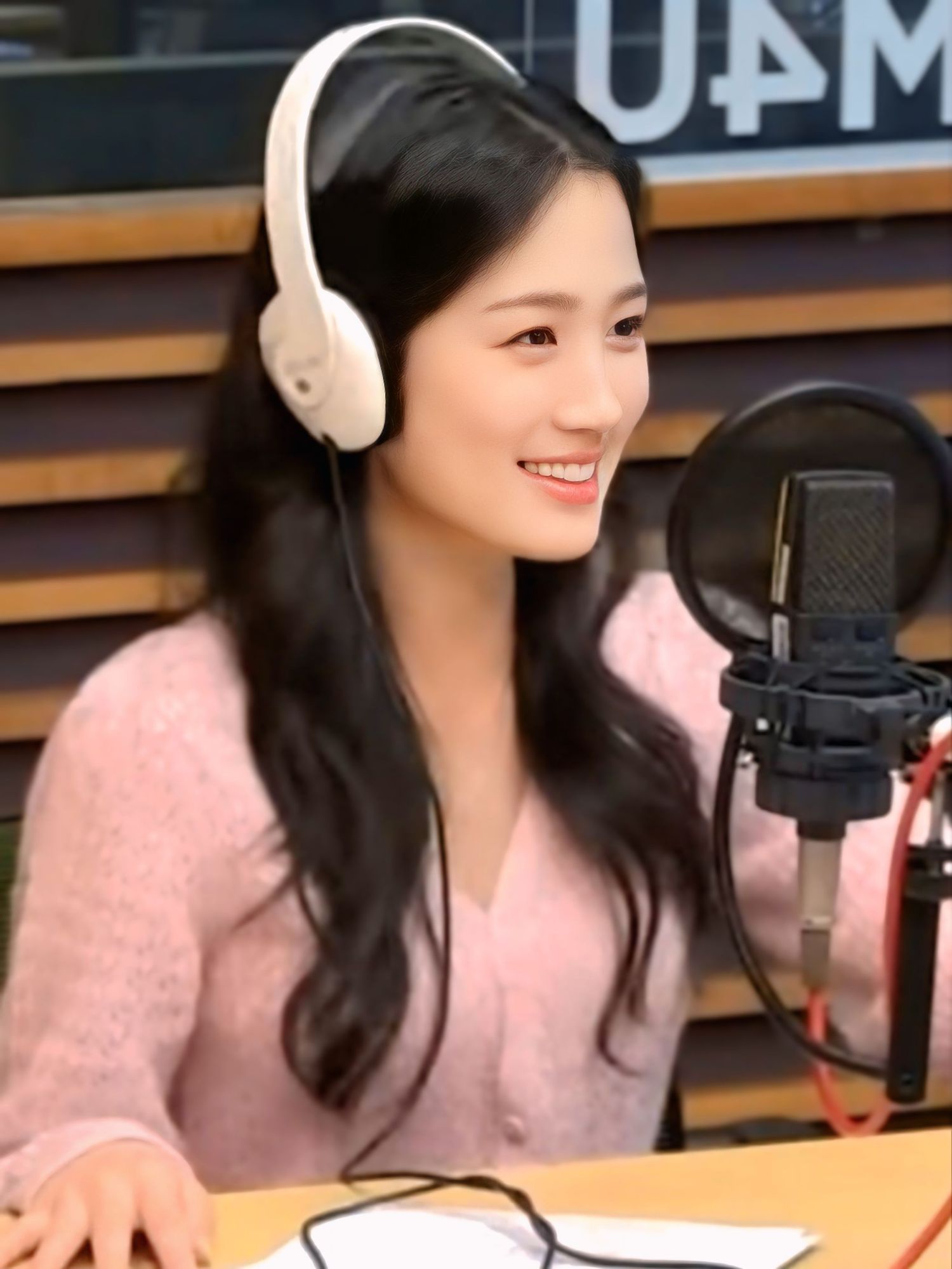 Behind-the-scenes cut of Kim Hyeyoon