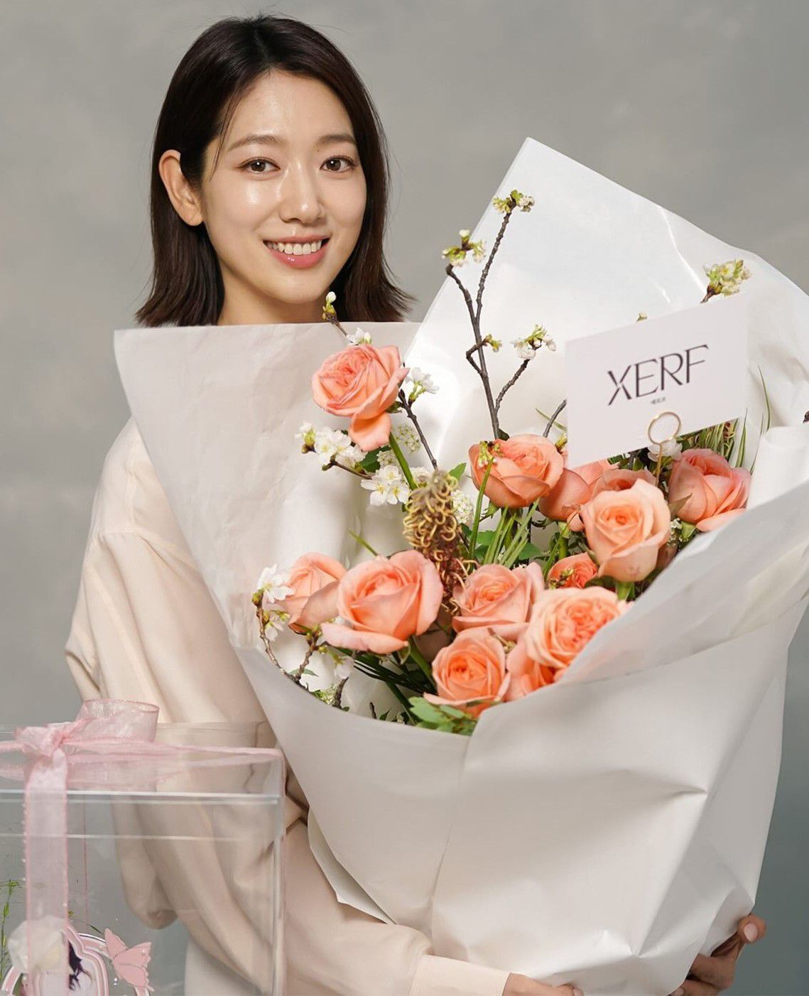 Behind-the-scenes cut of Park Shinhye
