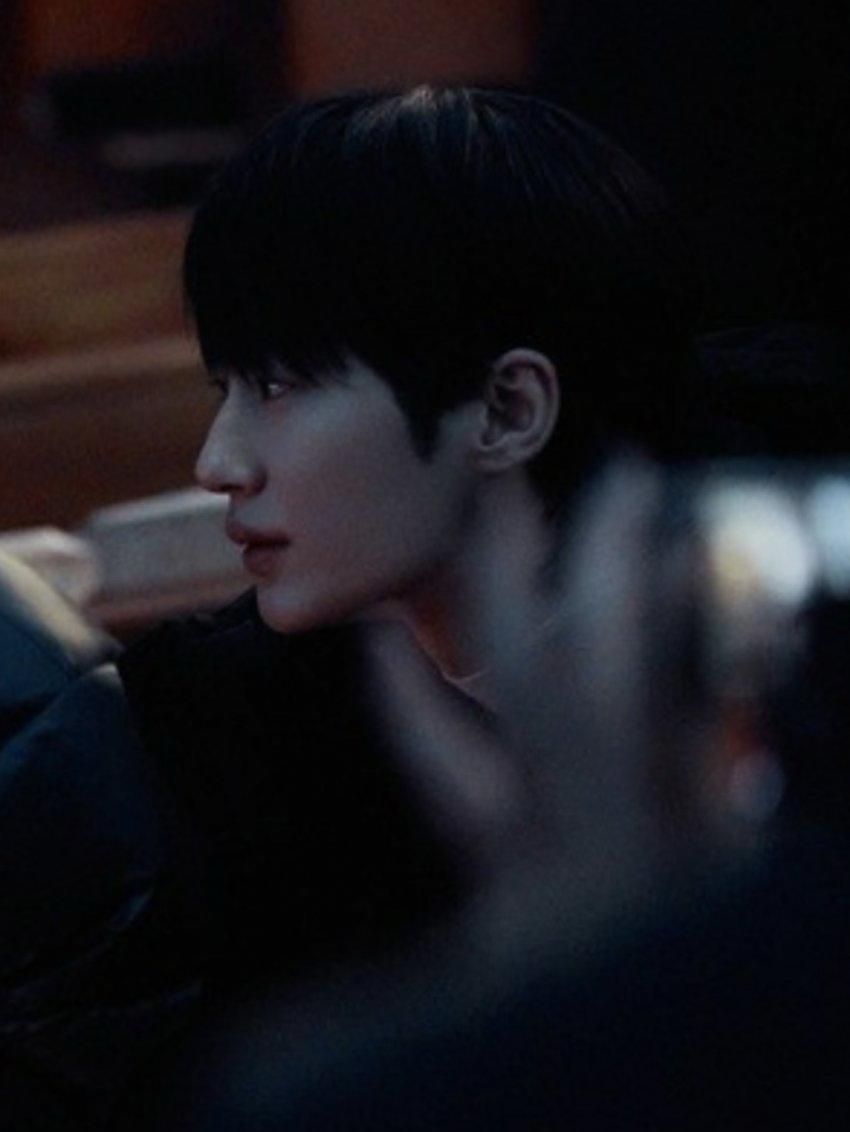 Behind-the-scenes cut of Byeon Wooseok