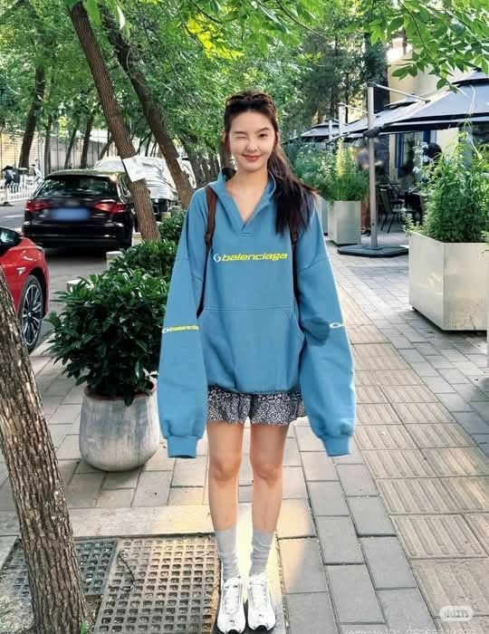 Latest photo of Zhang Ruonan