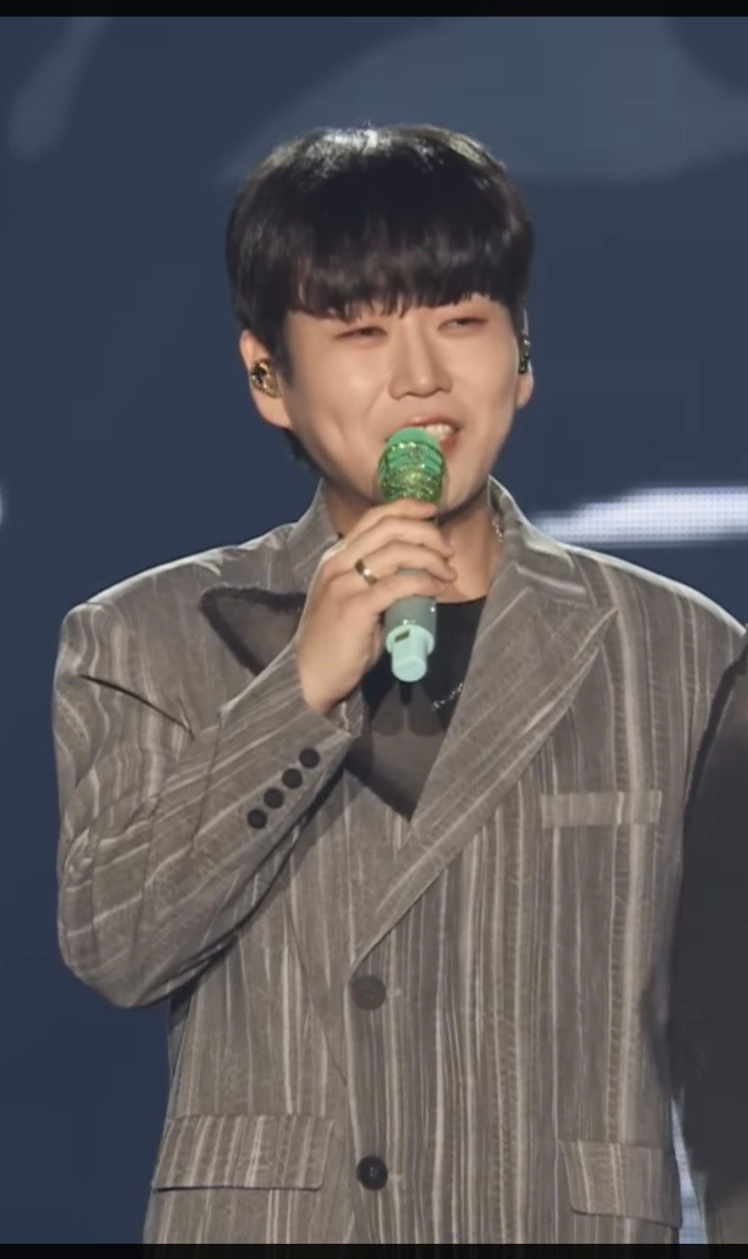 Emotional wallpaper shared by fans for Hwang Youngwoong