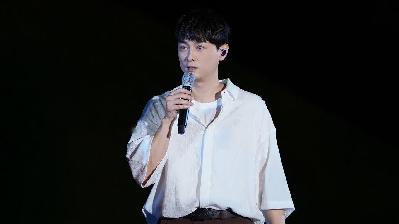 A moment captured by a fan of Min Kyunghoon