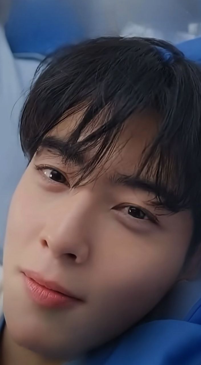 A moment captured by a fan of Cha Eunwoo