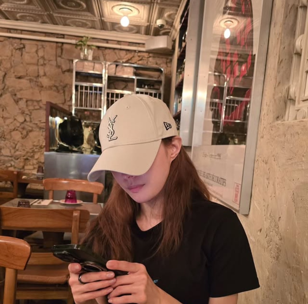 Behind-the-scenes cut of Lee Seyoung