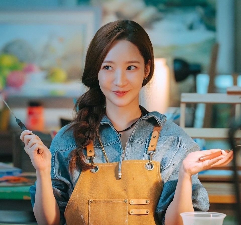 Behind-the-scenes cut of Park Minyoung