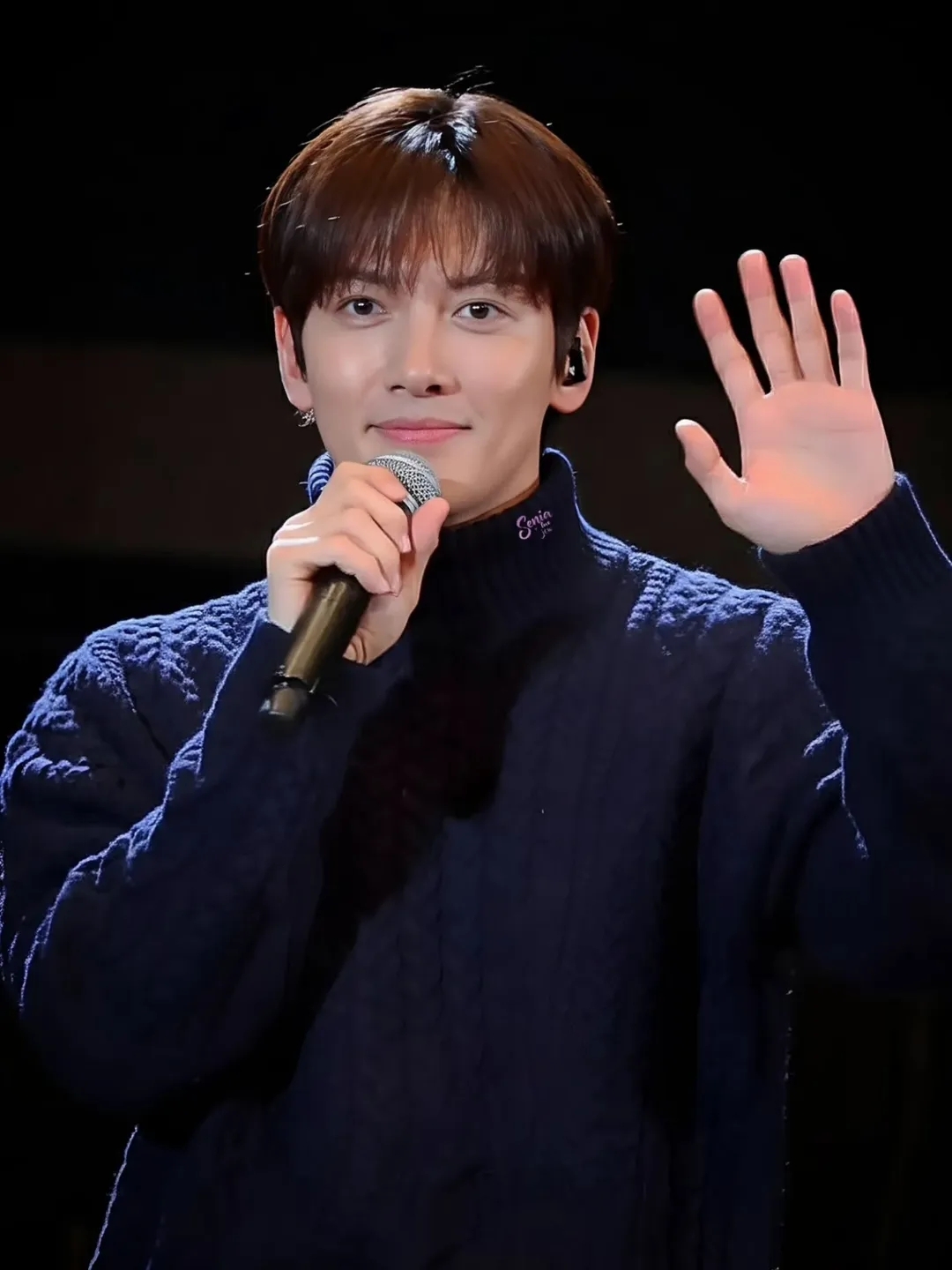 粉丝拍下的池昌旭瞬间