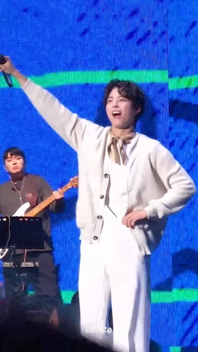 A moment captured by a fan of Park Bogum