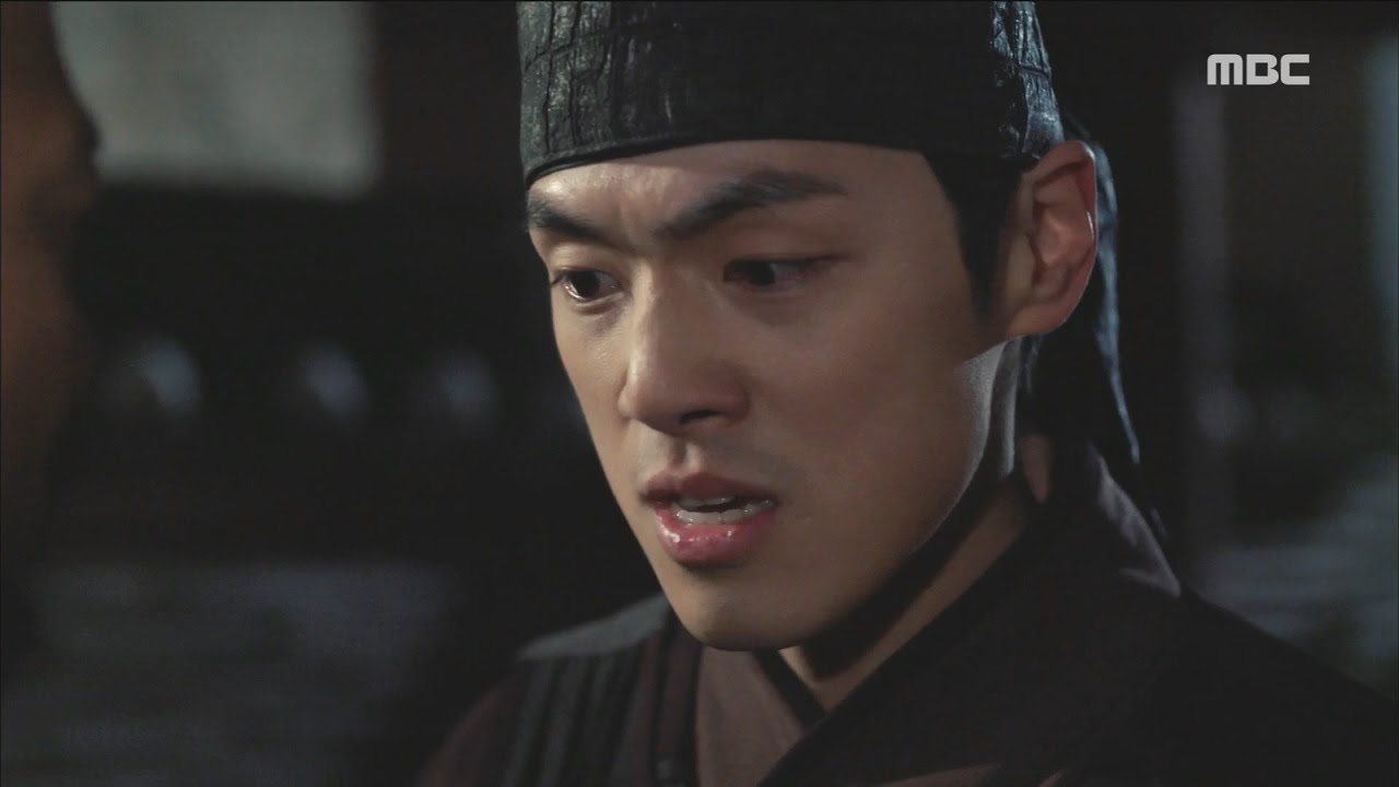 A moment captured by a fan of Yoon Kyunsang