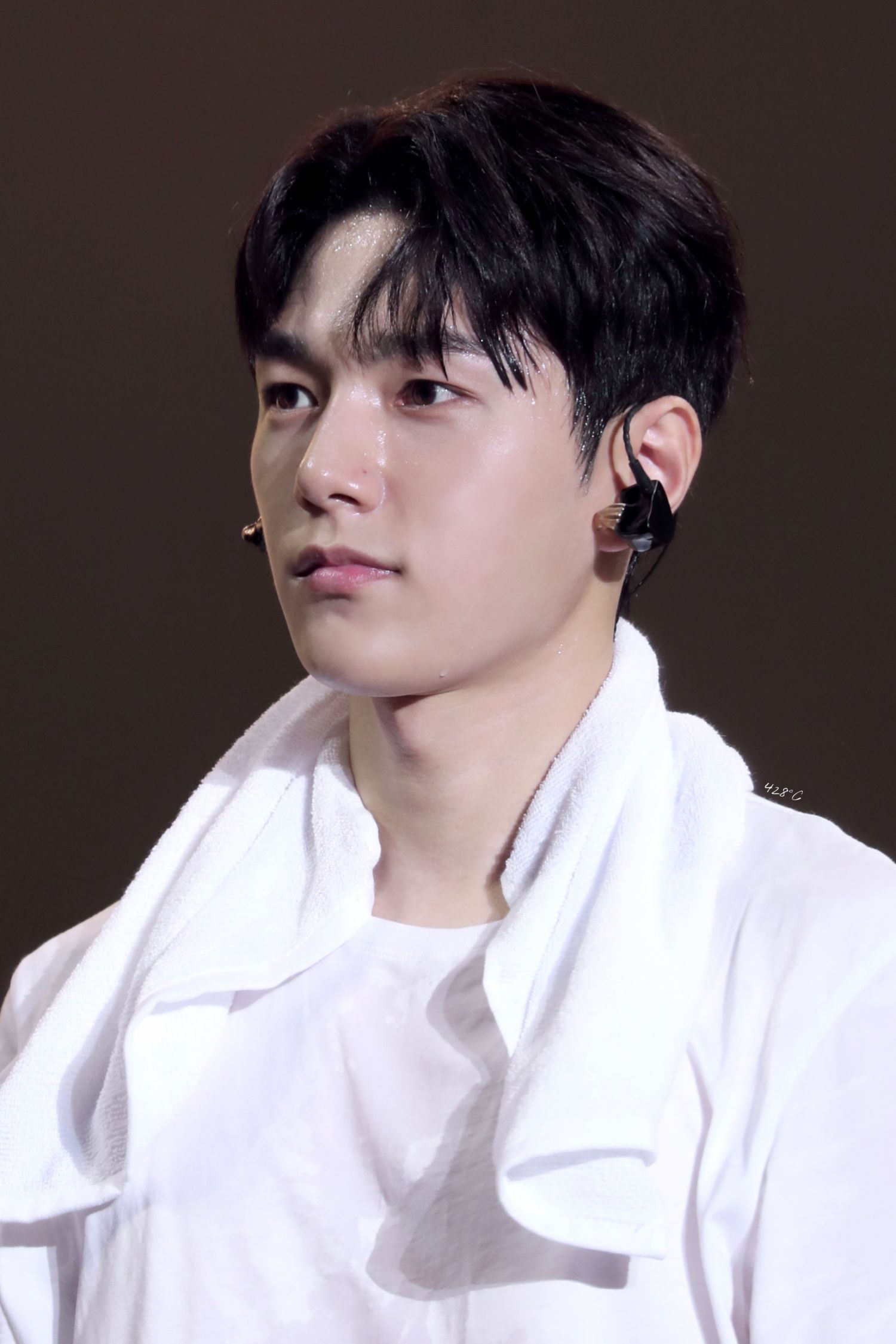 Recent activity shot of Kim Myungsoo (L)