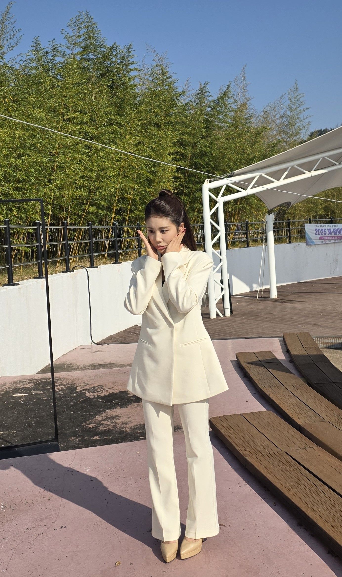 Special wallpaper made by Kim Soyou's fans