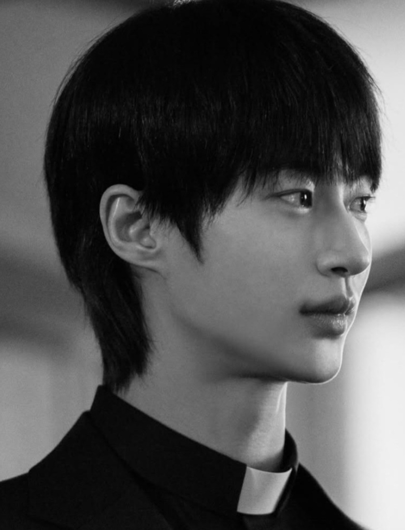 A moment captured by a fan of Byeon Wooseok