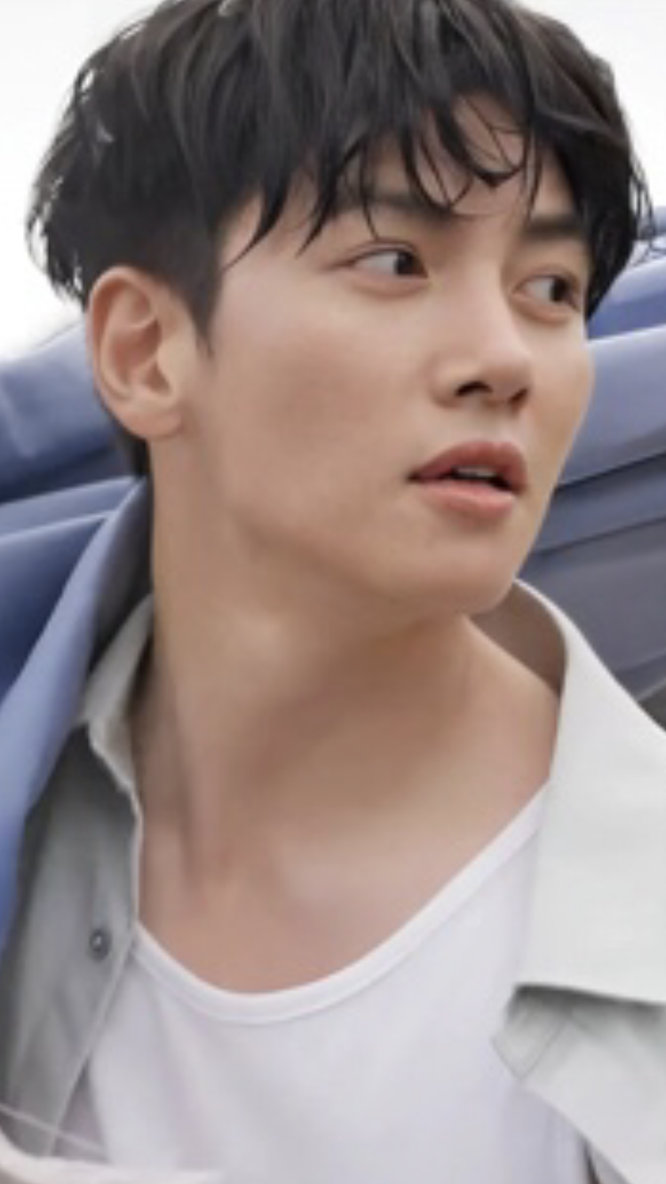 チ・チャンウクの最近の活動ショット