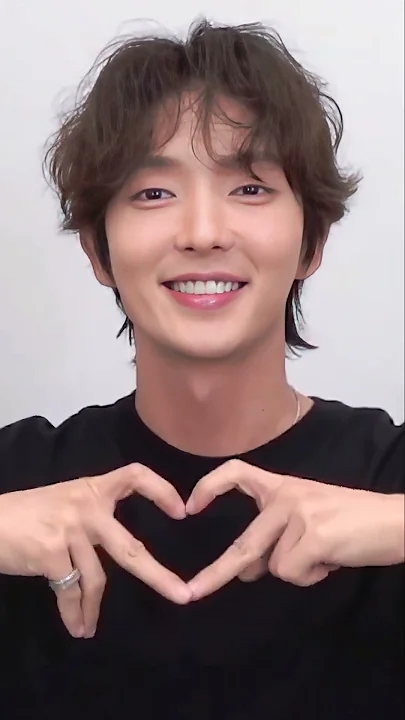 Behind-the-scenes cut of Lee Joongi