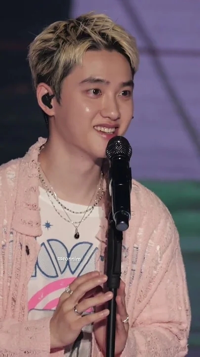 Emotional wallpaper shared by fans for Doh Kyungsoo (D.O.)