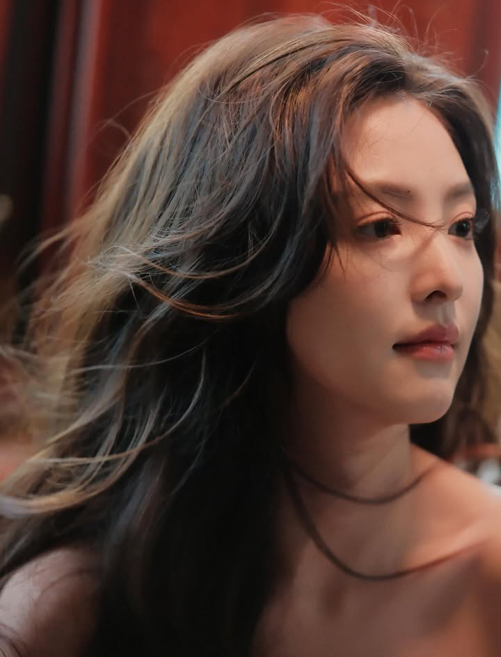Behind-the-scenes cut of Zhang Ruonan