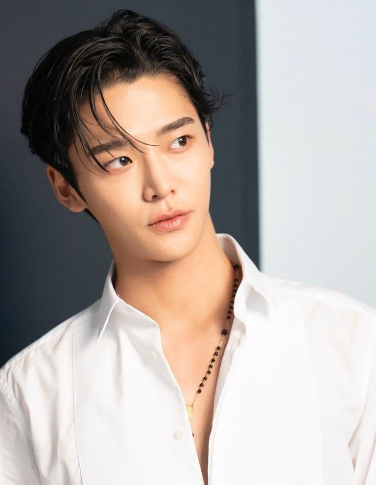 Behind-the-scenes cut of Rowoon