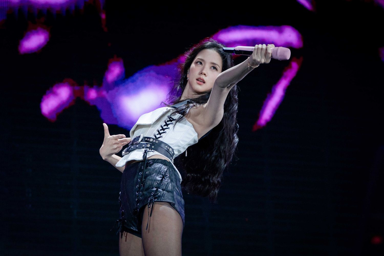 Latest photo of Jisoo (1995)