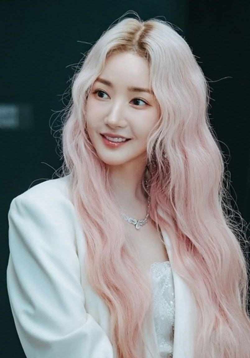 A moment captured by a fan of Park Minyoung