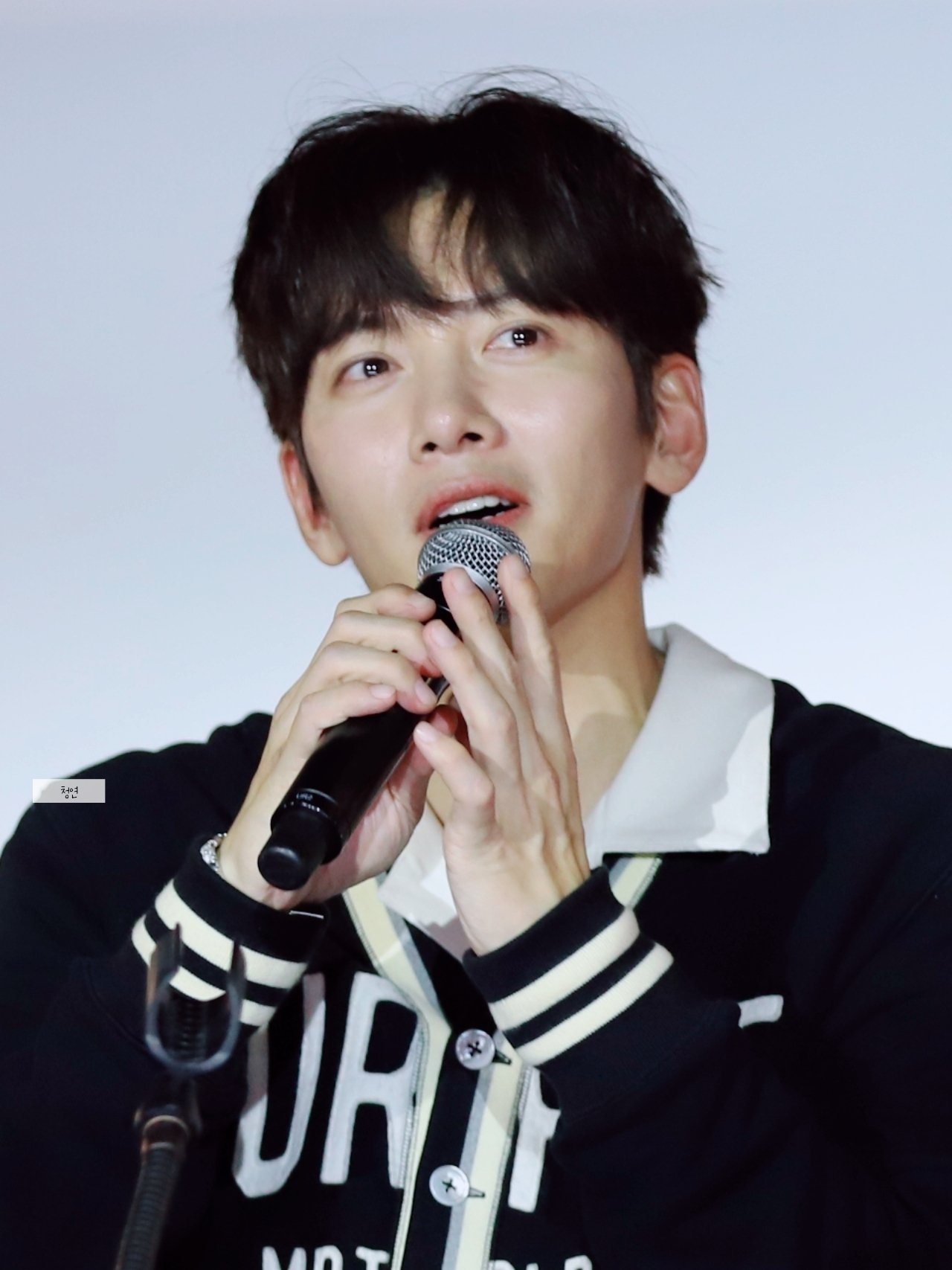 粉絲拍下的池昌旭瞬間