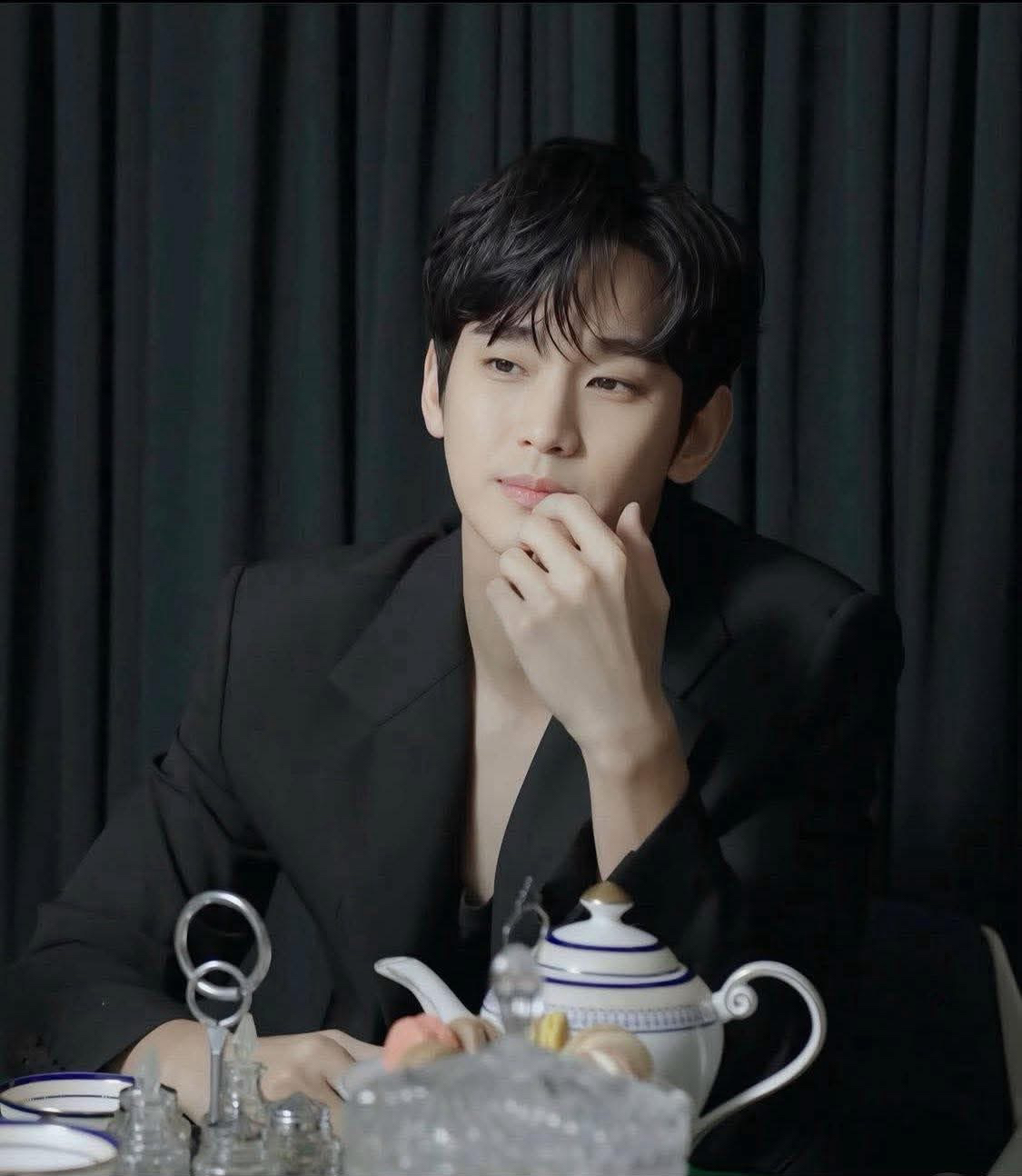 A moment captured by a fan of Kim Soohyun