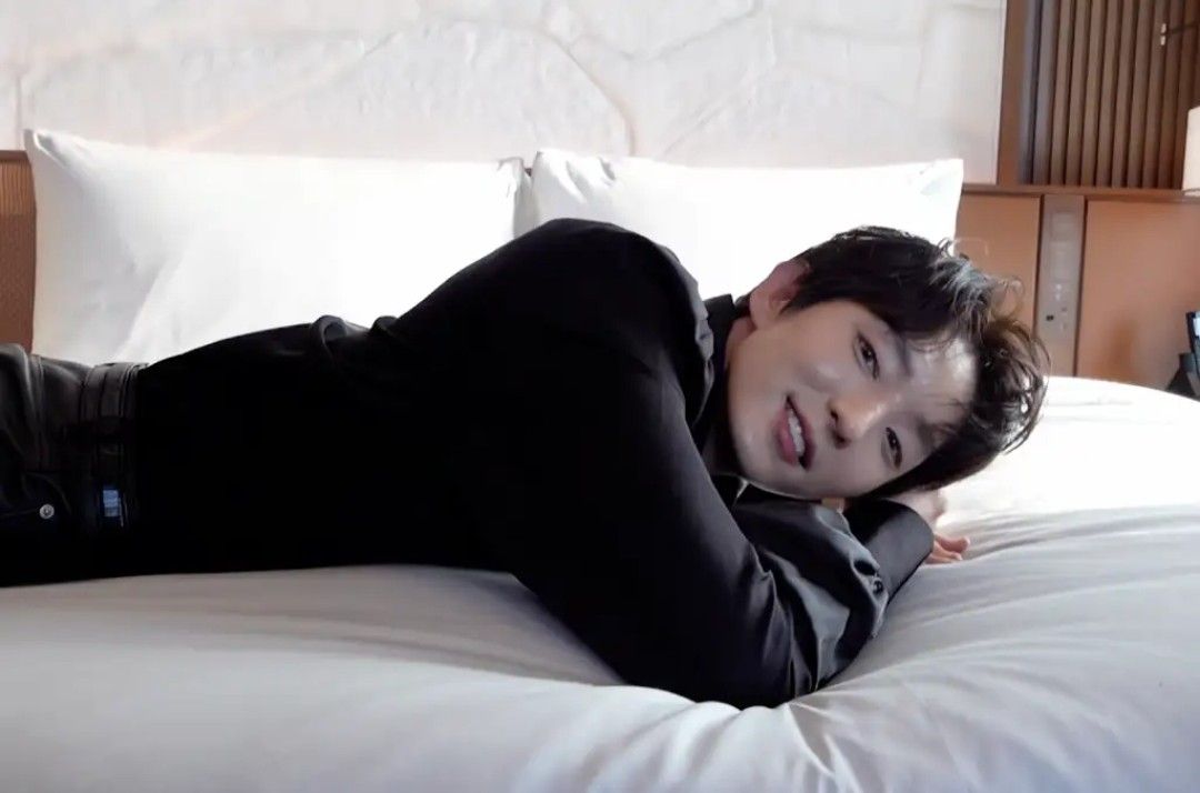 Behind-the-scenes cut of Lee Joongi