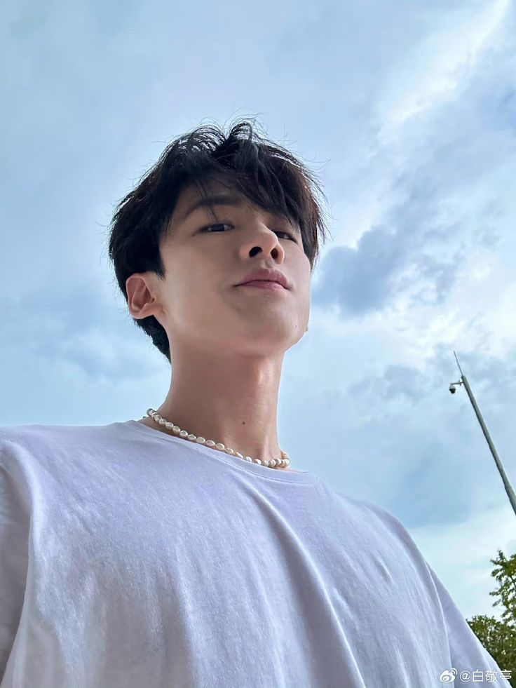 Latest photo of Bai Jingting