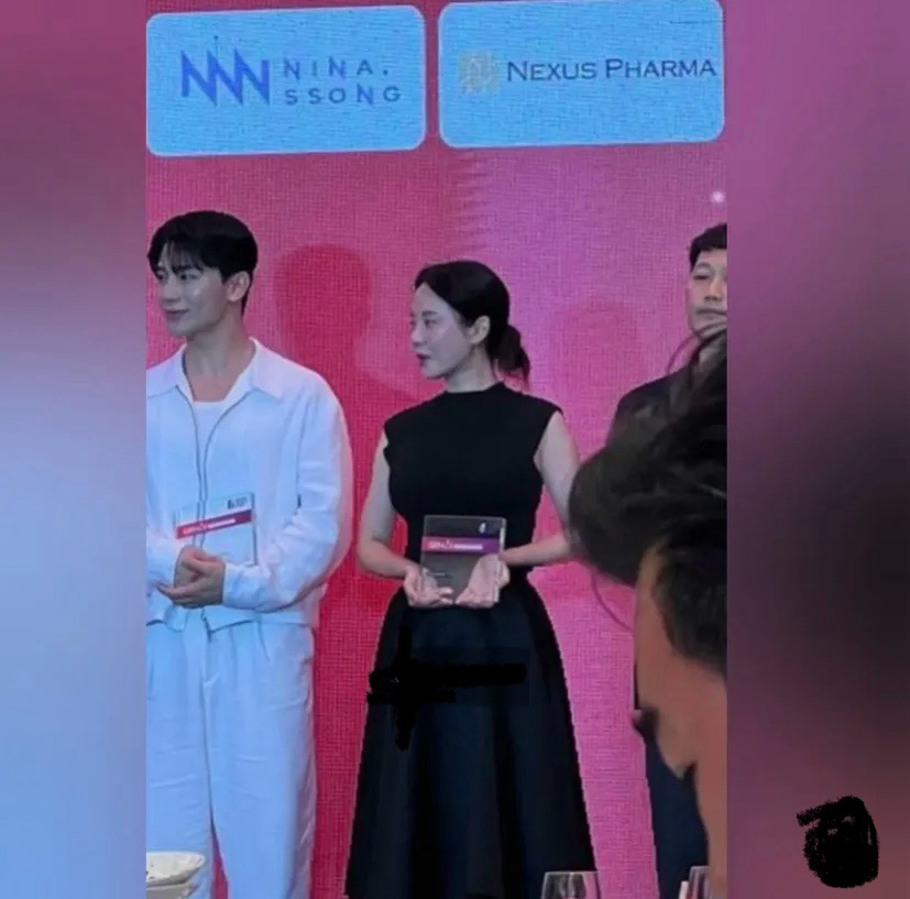 A moment captured by a fan of Song Jihyo