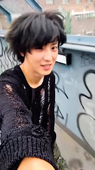 Behind-the-scenes cut of Chanyeol