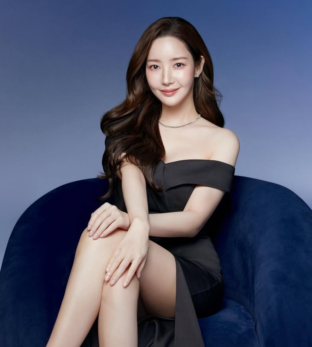 Behind-the-scenes cut of Park Minyoung