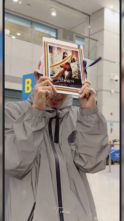 A moment captured by a fan of Lee Joongi