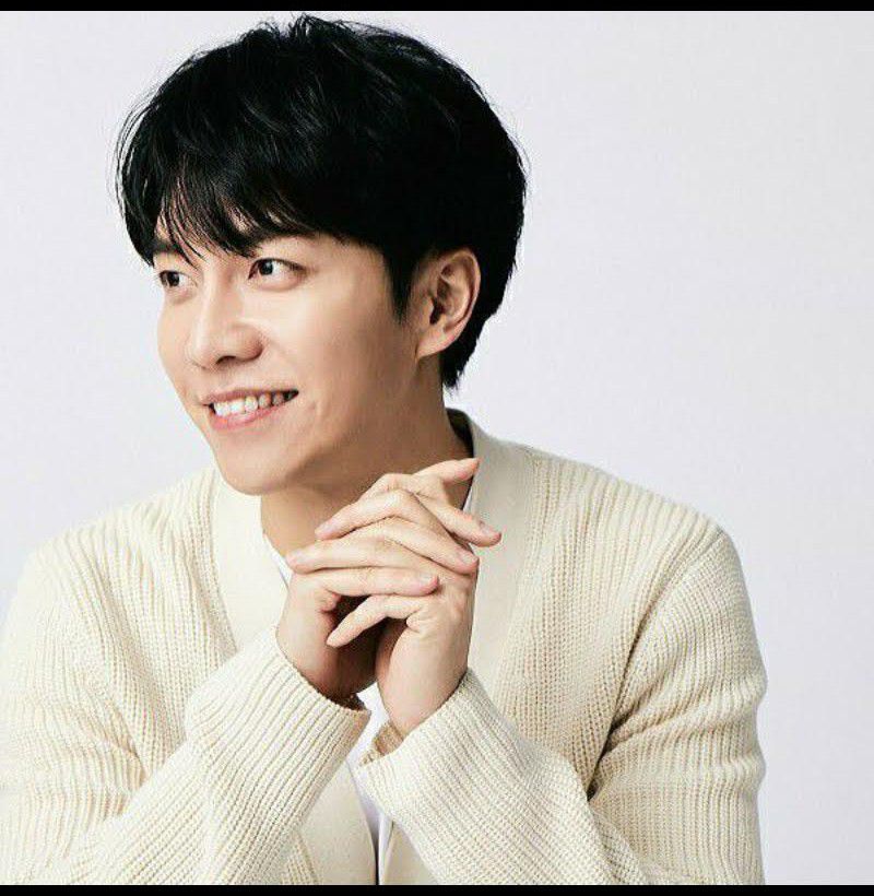Behind-the-scenes cut of Lee Seunggi