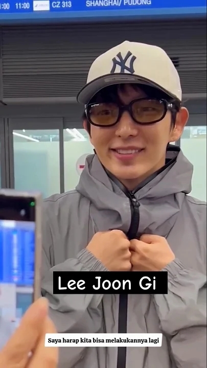 A moment captured by a fan of Lee Joongi