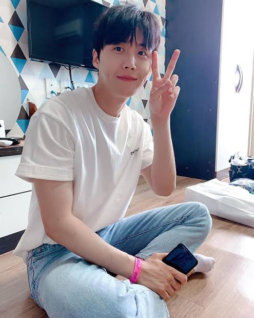 Behind-the-scenes cut of Kim Seonho