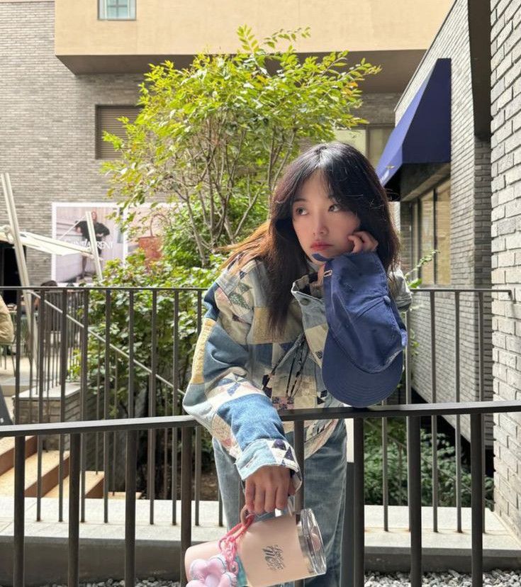 A moment captured by a fan of Lee Youmi
