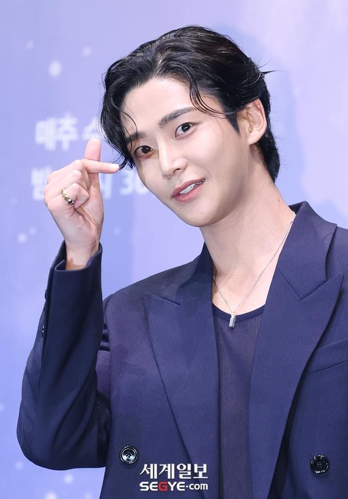 Behind-the-scenes cut of Rowoon