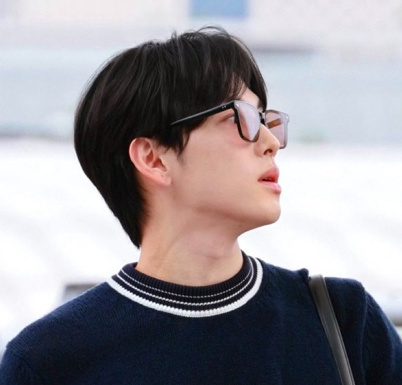 Behind-the-scenes cut of Lim Siwan