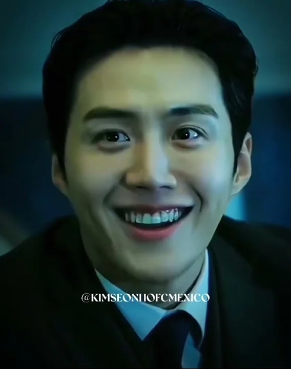 粉丝拍下的金宣虎瞬间