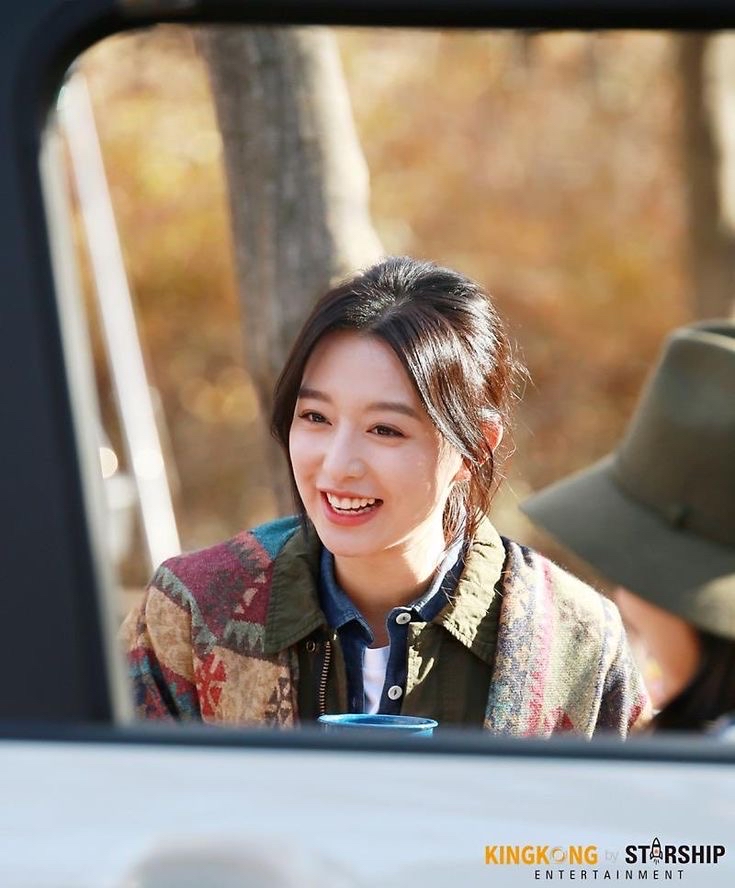 Behind-the-scenes cut of Kim Jiwon