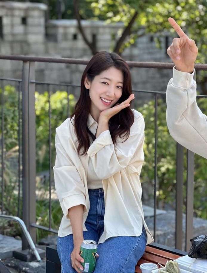 A moment captured by a fan of Park Shinhye
