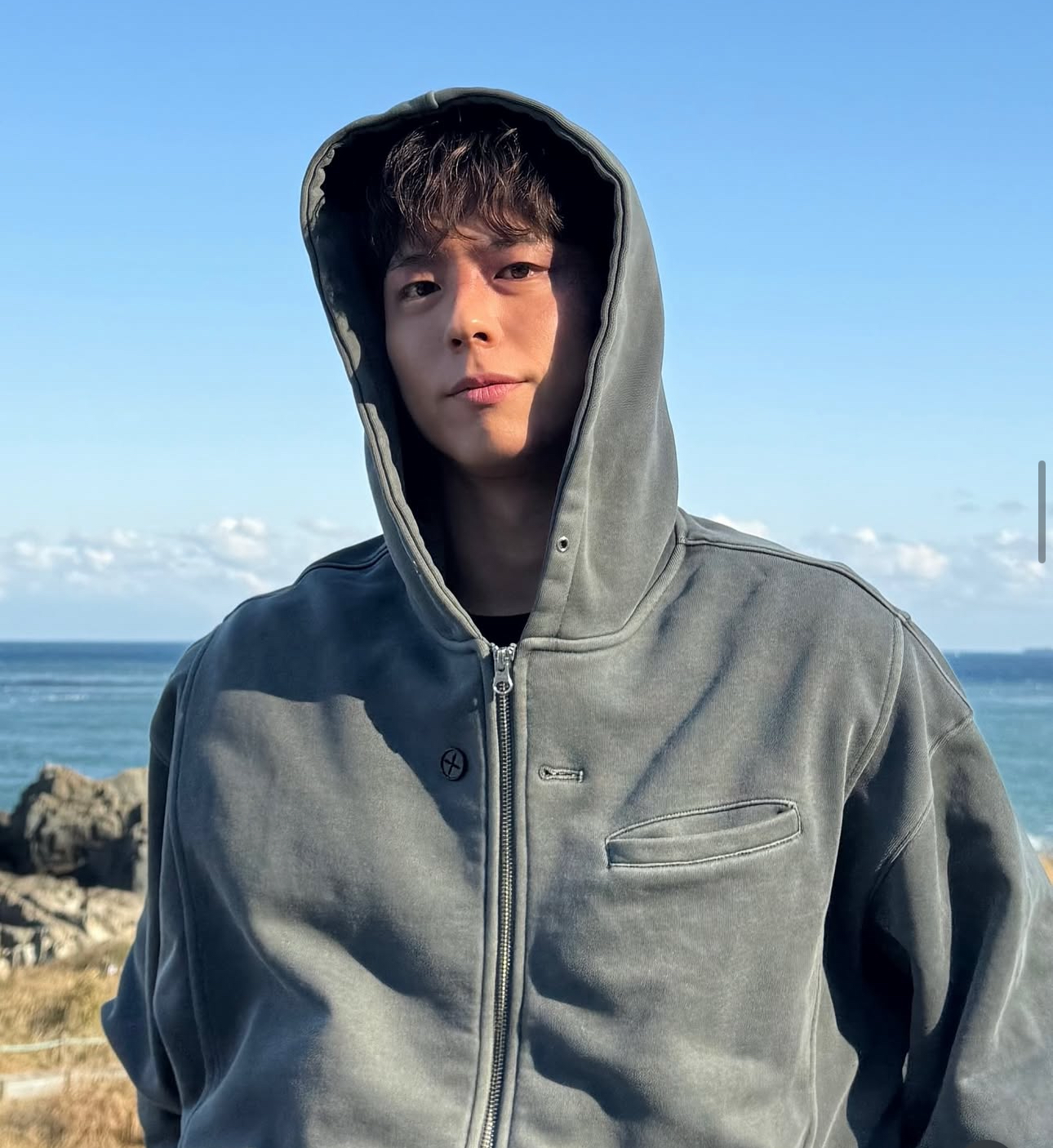 A moment captured by a fan of Park Bogum