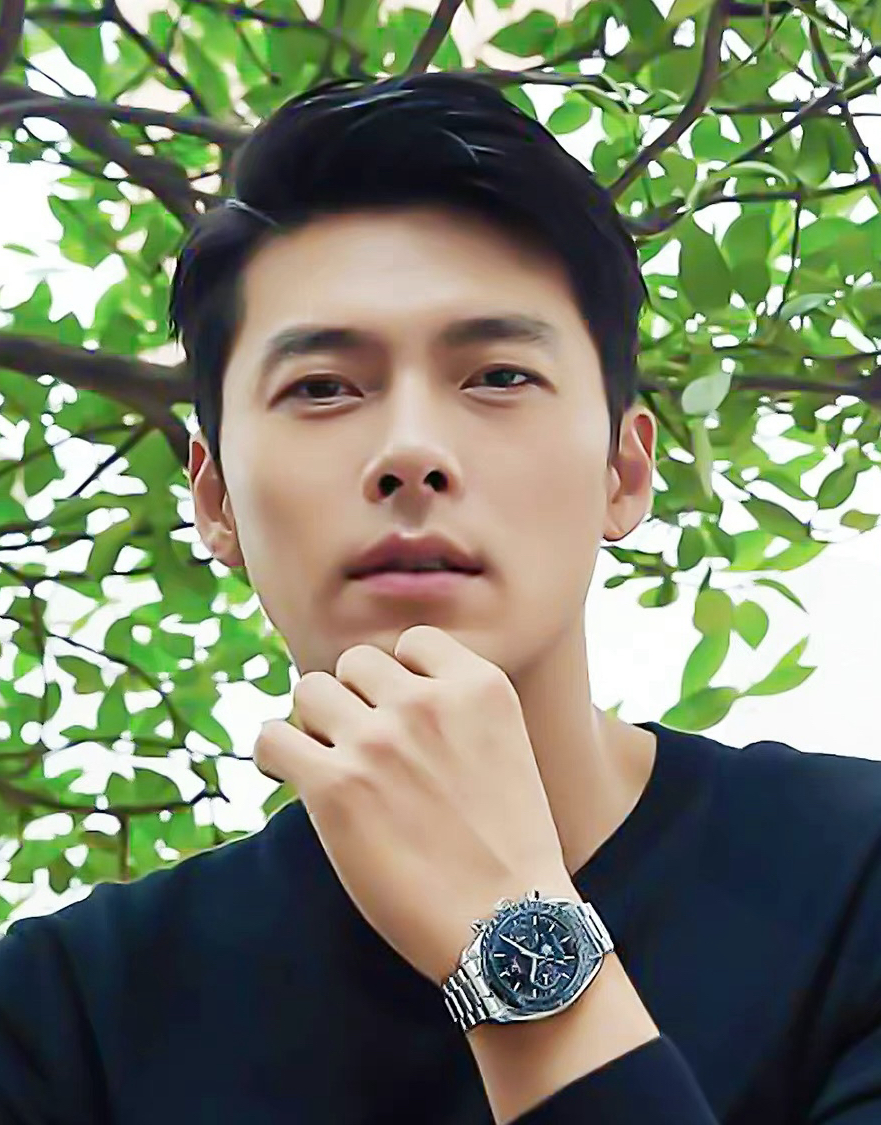 A moment captured by a fan of Hyun Bin