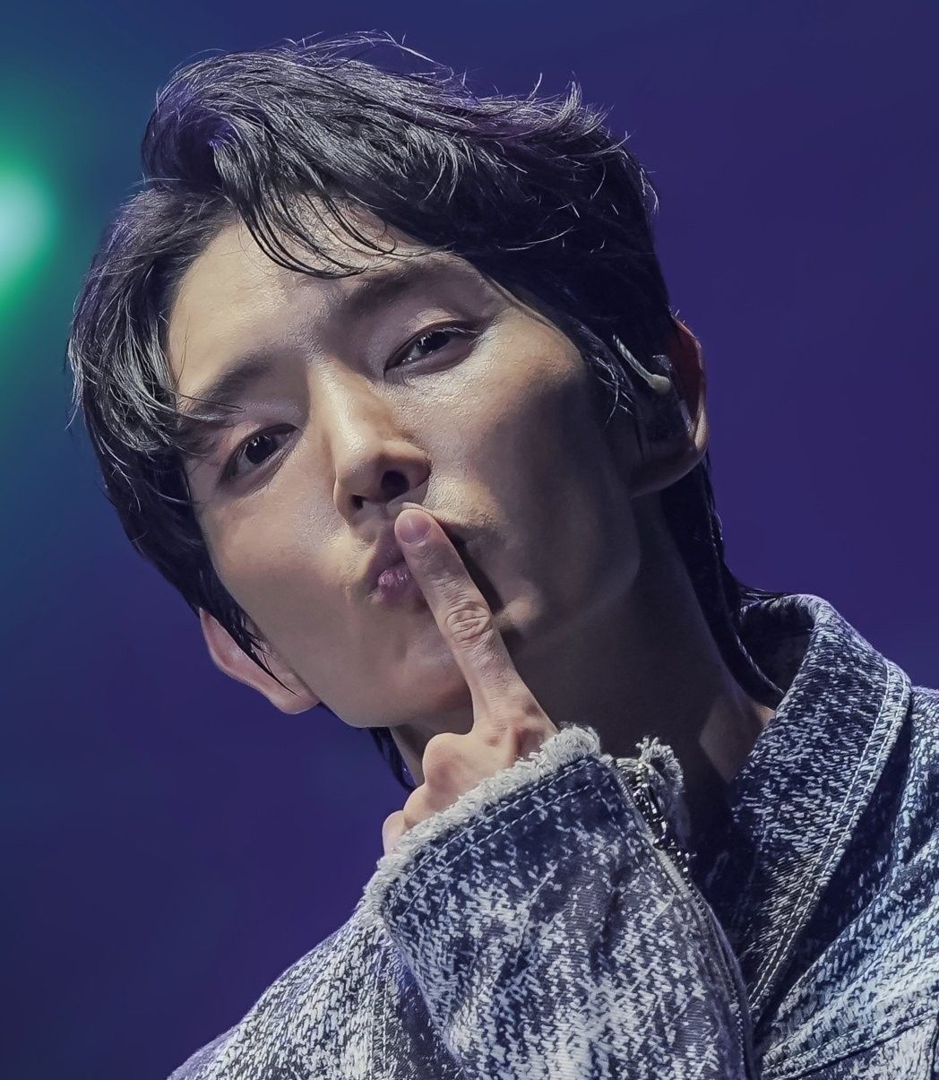 A moment captured by a fan of Lee Joongi