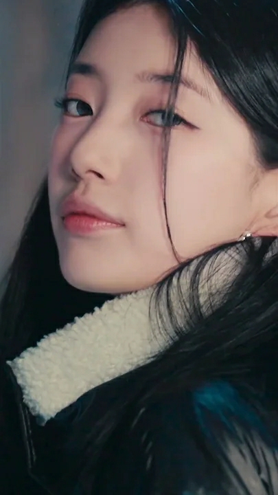 A moment captured by a fan of Bae Suzy