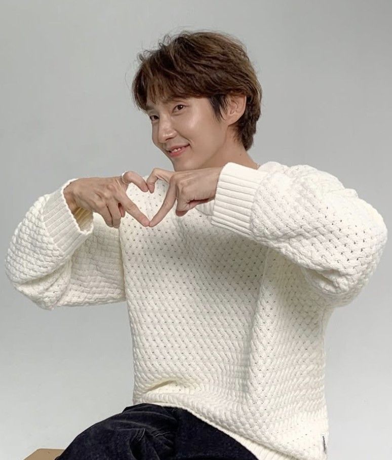 Behind-the-scenes cut of Lee Joongi