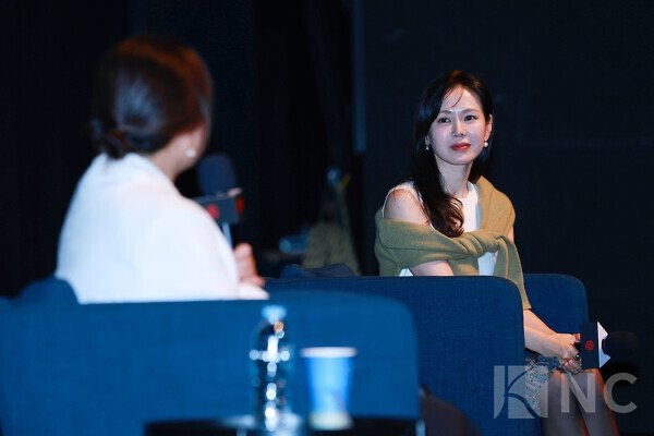 Behind-the-scenes cut of Son Yejin